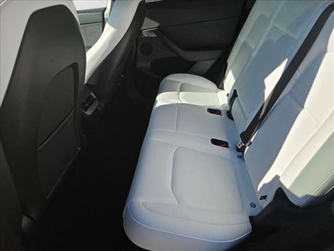 Used 2025 Tesla Model Y Performance image 9