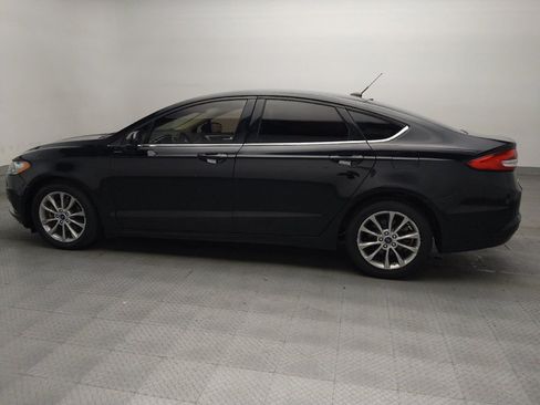 Used 2017 Ford Fusion SE FWD image 3