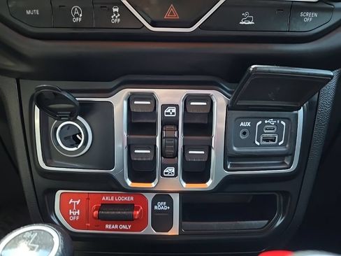 Used 2021 Jeep Gladiator Mojave AWD/4WD image 26