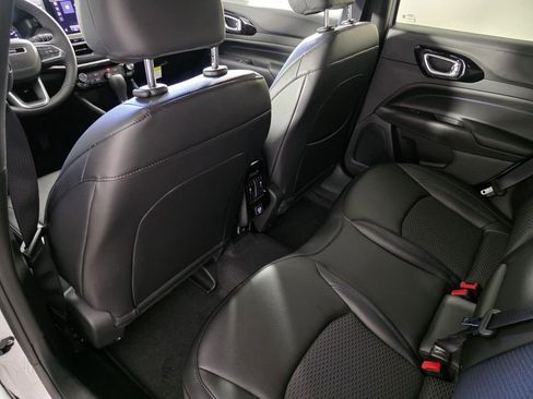 New 2026 Jeep Compass Latitude image 14