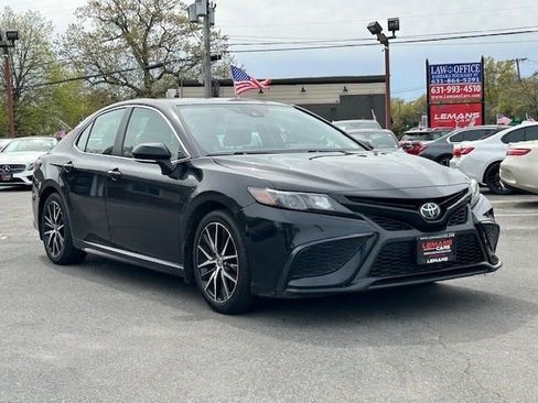 Used 2023 Toyota Camry SE w/ Cold Weather Package AWD/4WD image 2
