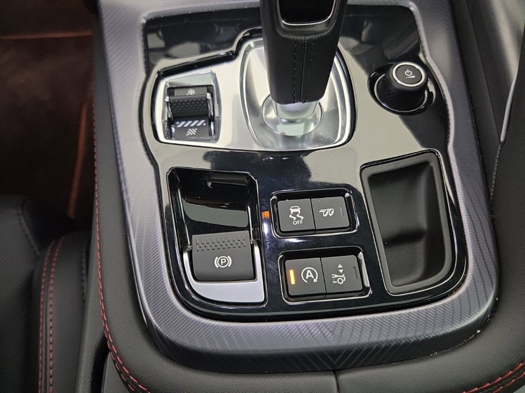 Used 2022 Jaguar F-TYPE R-Dynamic AWD/4WD image 34
