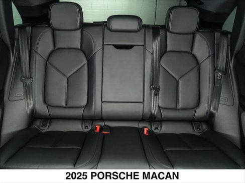 Used 2025 Porsche Macan AWD/4WD image 22