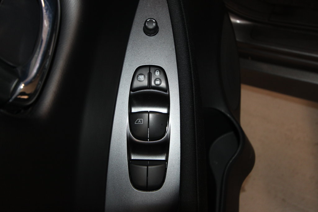 Used 2025 Nissan Leaf S FWD image 6