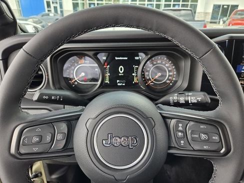 Used 2025 Jeep Wrangler Unlimited Rubicon AWD/4WD image 28