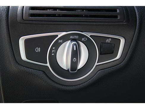 Used 2021 Mercedes-Benz GLC 300 4MATIC image 15