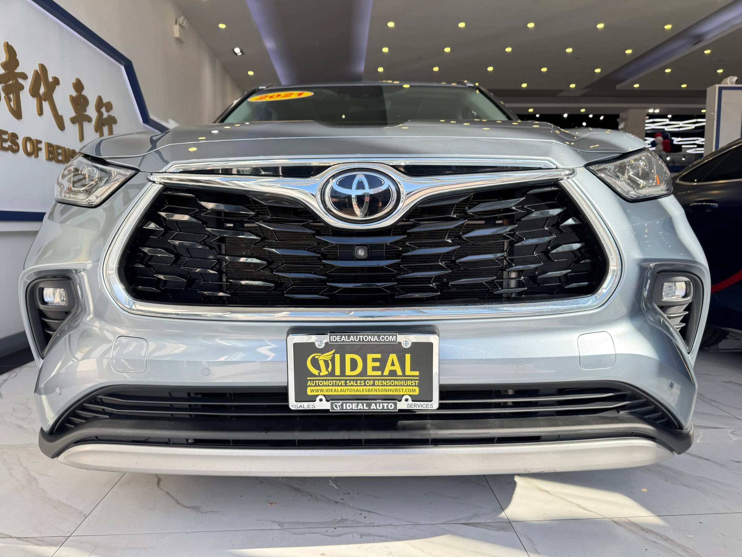 Used 2021 Toyota Highlander Platinum AWD/4WD image 3