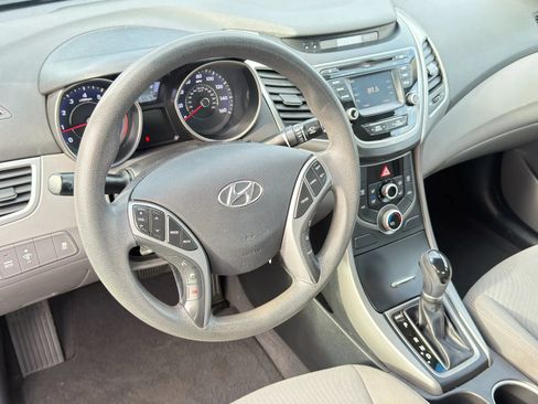 Used 2015 Hyundai Elantra SE w/ Option Group 02 FWD image 14