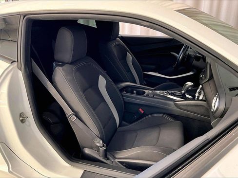 Used 2018 Chevrolet Camaro LT w/ RS Package image 16