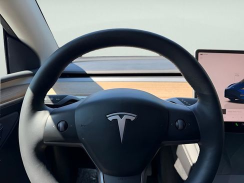 Used 2023 Tesla Model Y Long Range AWD/4WD image 18
