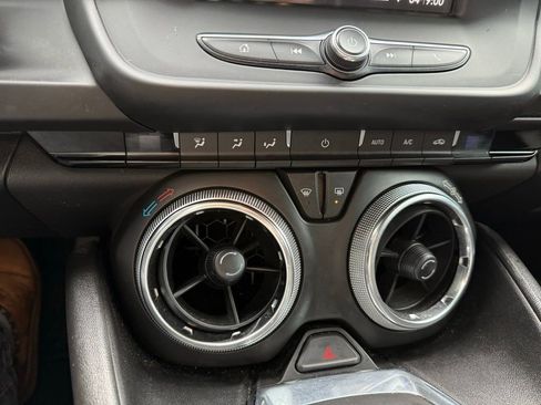 Used 2019 Chevrolet Camaro LT RWD image 17