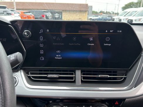 Used 2025 Chevrolet Trax LT FWD image 15