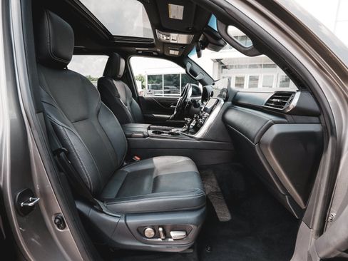 Used 2022 Lexus LX 600 4WD w/ Appearance Package image 42