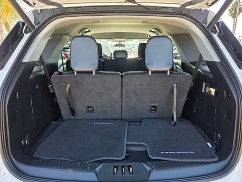 Used 2022 Ford Explorer XLT image 10