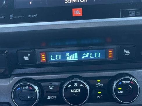 Used 2018 Toyota Tacoma TRD Sport AWD/4WD image 61