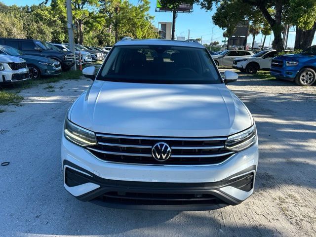 Used 2022 Volkswagen Tiguan SE FWD image 16