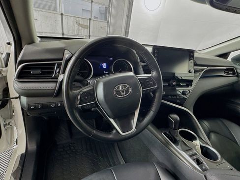 Used 2023 Toyota Camry XLE w/ Cold Weather Package image 9