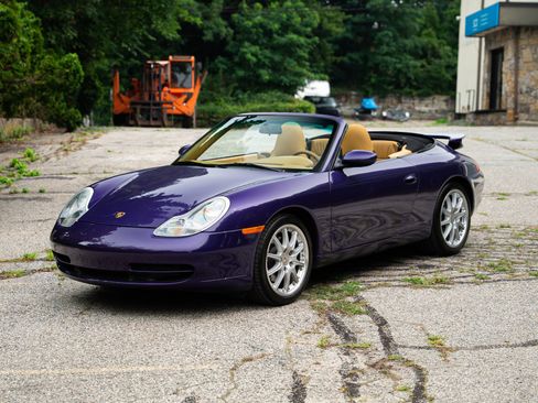 Used 2001 Porsche 911 Carrera RWD image 2