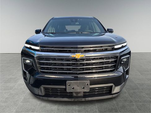 Used 2025 Chevrolet Traverse LT image 9