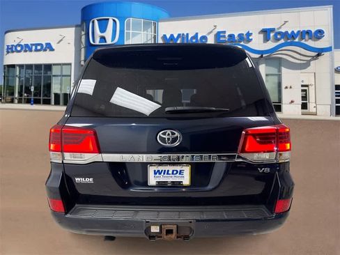 Used 2016 Toyota Land Cruiser image 7