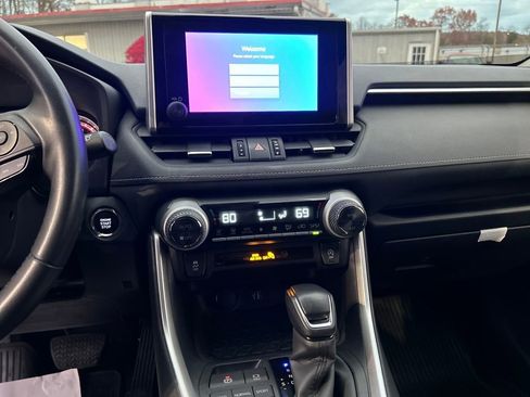 Used 2023 Toyota RAV4 XLE Premium image 11