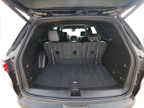 Used 2023 Chevrolet Traverse RS AWD/4WD image 11