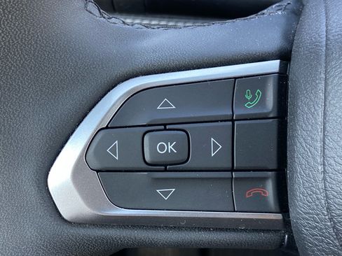 Used 2023 Jeep Compass Latitude w/ Sun and Sound Group AWD/4WD image 19