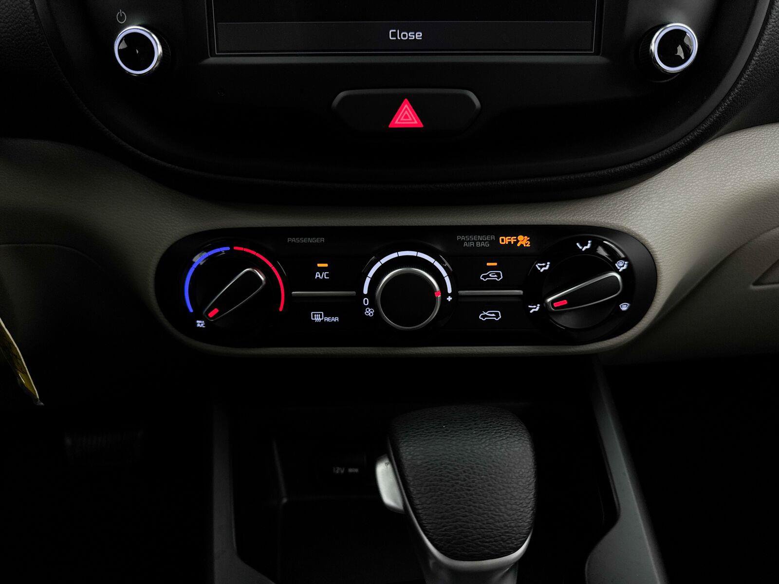 Used 2025 Kia Soul LX w/ LX Technology Package FWD image 26