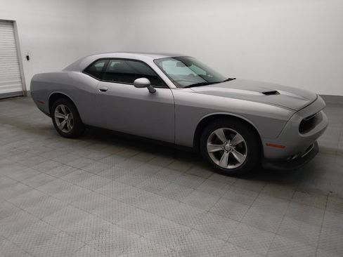Used 2017 Dodge Challenger SXT RWD image 11