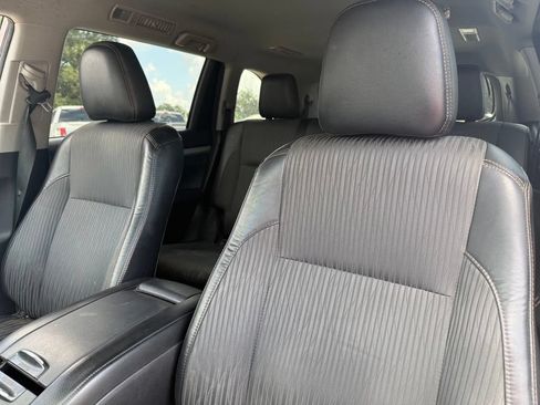 Used 2018 Toyota Highlander Plus FWD image 7