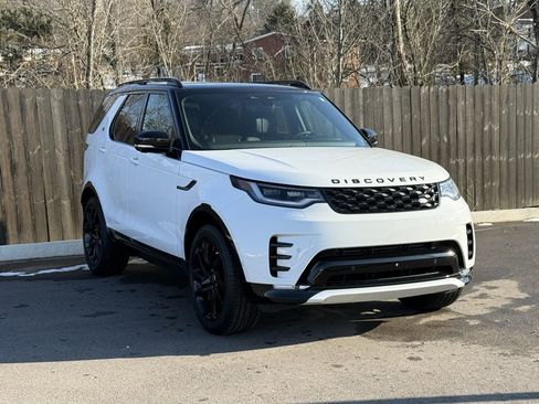 Certified 2025 Land Rover Discovery Dynamic SE image 8