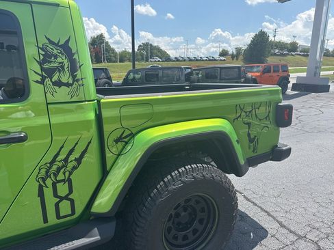 New 2025 Jeep Gladiator Sport image 18