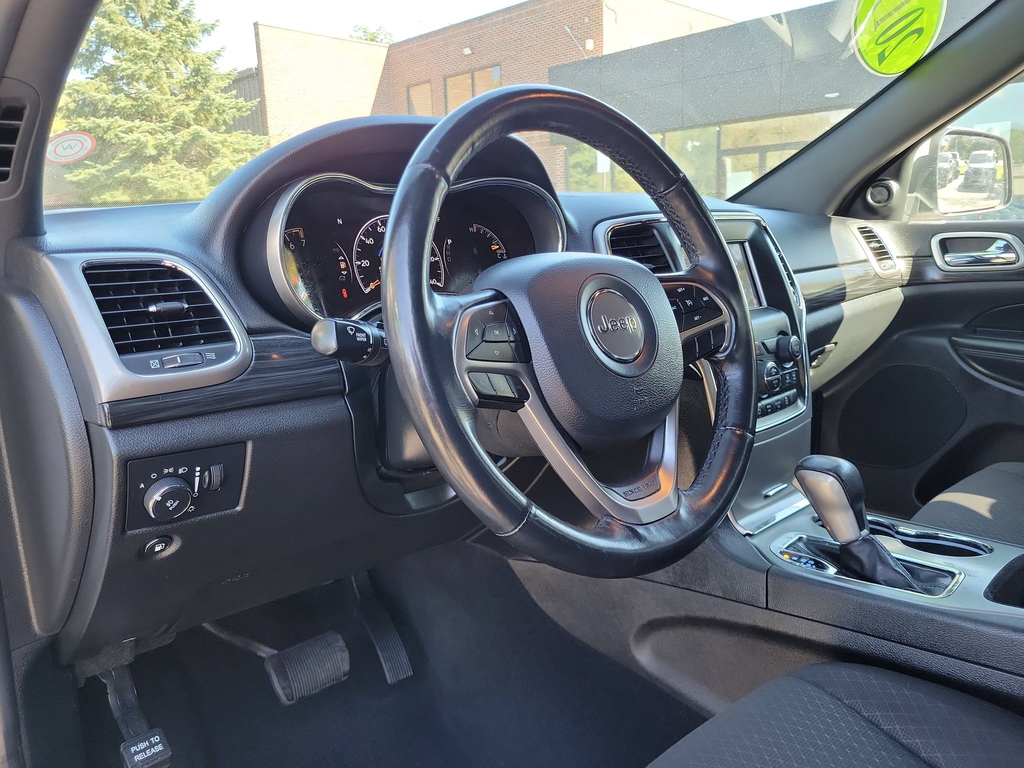 Used 2019 Jeep Grand Cherokee Laredo w/ Security & Convenience Group AWD/4WD image 6