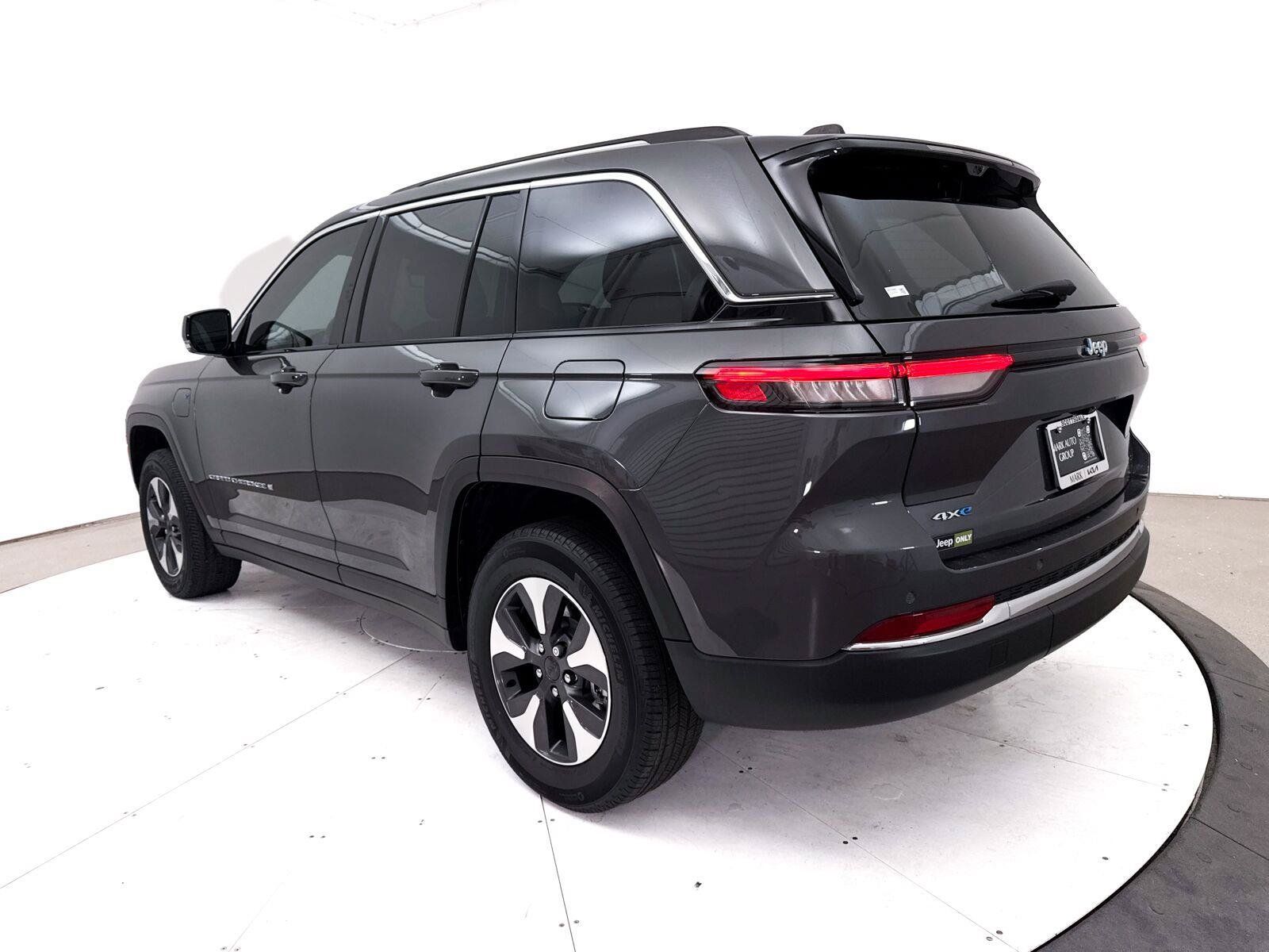 Used 2022 Jeep Grand Cherokee Limited 4xe w/ Luxury Tech Group II AWD/4WD image 18