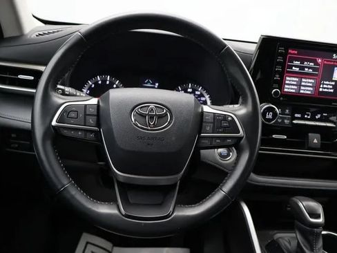 Used 2022 Toyota Highlander LE AWD/4WD image 21