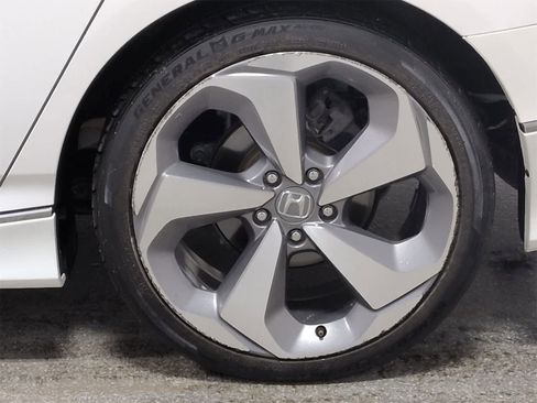 Used 2018 Honda Accord Touring image 14
