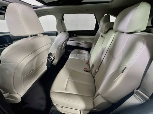 Used 2024 Kia Sorento S w/ Panoramic Sunroof Package image 25