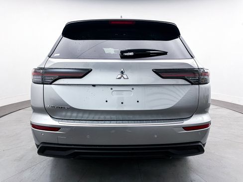 New 2025 Mitsubishi Outlander ES image 6