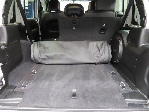 Used 2023 Jeep Wrangler Unlimited Sahara image 35