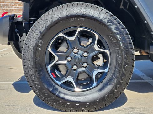 Used 2023 Jeep Wrangler Rubicon image 11