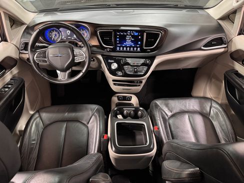 Used 2017 Chrysler Pacifica Touring-L Plus image 23