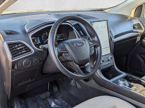 Used 2021 Ford Edge SE image 10