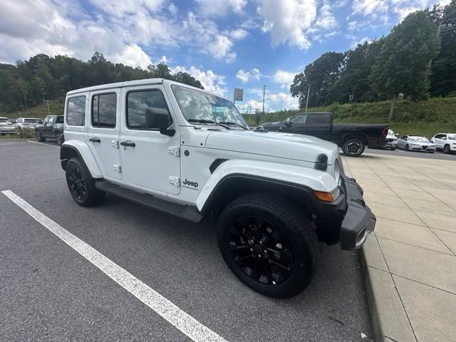 Used 2025 Jeep Wrangler Unlimited Sahara AWD/4WD image 38