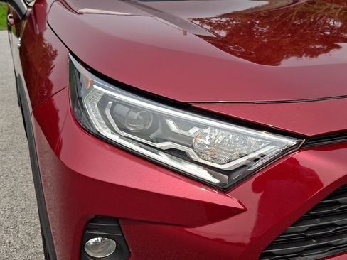 Certified 2021 Toyota RAV4 XLE w/ XLE Grade Weather Package AWD/4WD image 10
