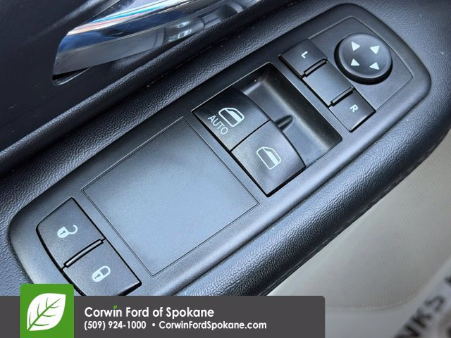 Used 2015 Dodge Grand Caravan American Value Package FWD image 18