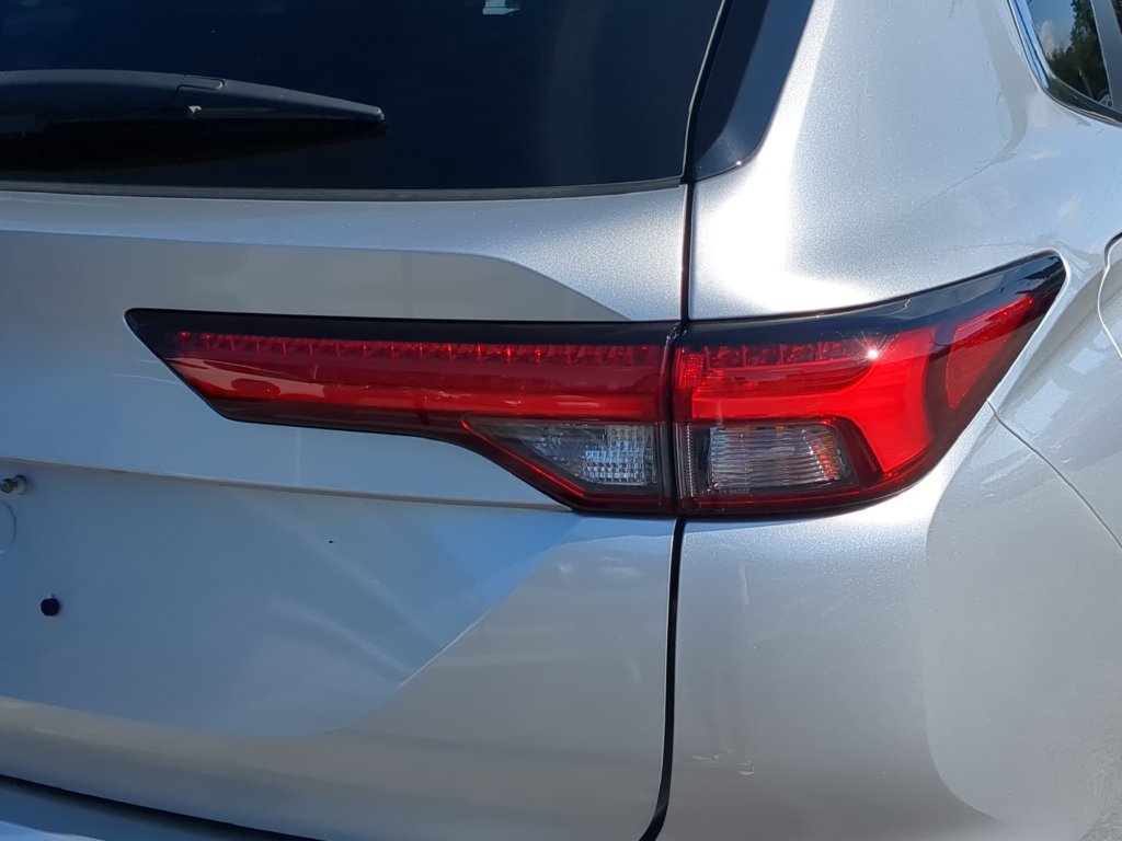 Used 2024 Mitsubishi Outlander ES FWD image 9