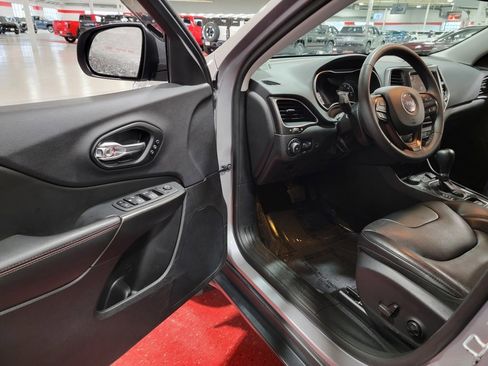 Used 2021 Jeep Cherokee Trailhawk w/ Technology Group image 12