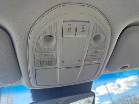 Used 2023 Genesis G70 2.0T image 21