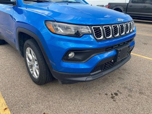 Used 2024 Jeep Compass Latitude w/ Convenience Group AWD/4WD image 3