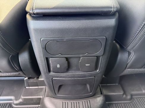 Used 2022 Ford Explorer XLT w/ Equipment Group 202A AWD/4WD image 16